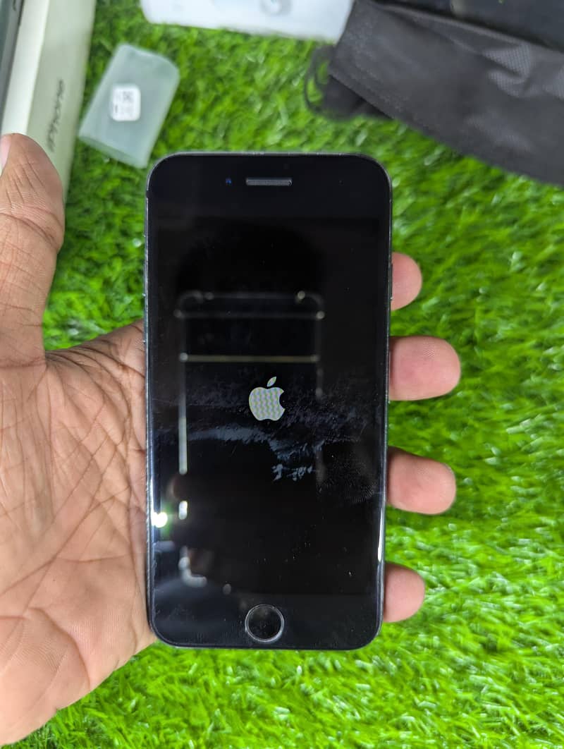 Apple iPhone 7 1