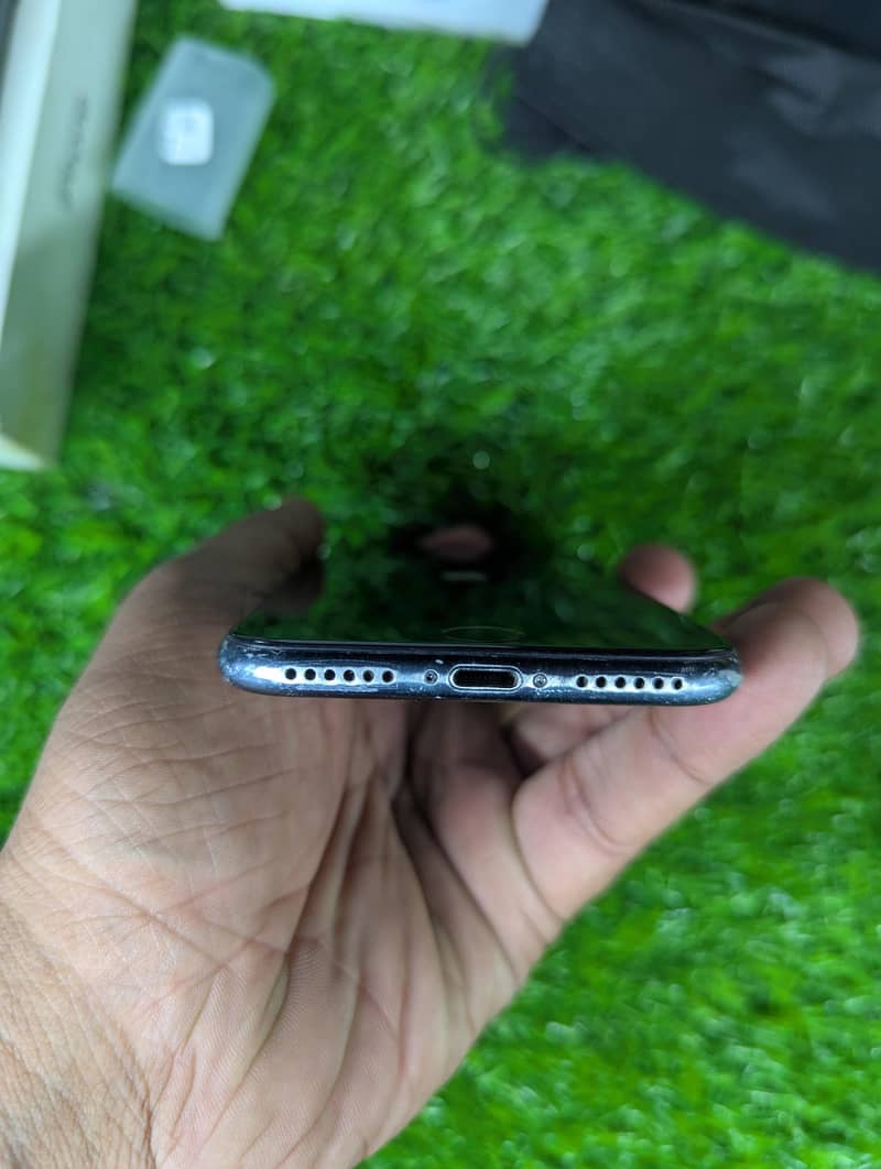 Apple iPhone 7 2