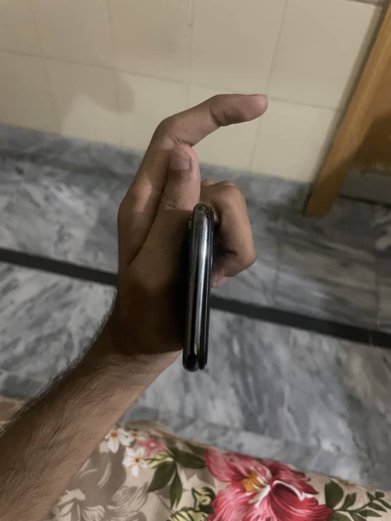Apple iPhone X 3