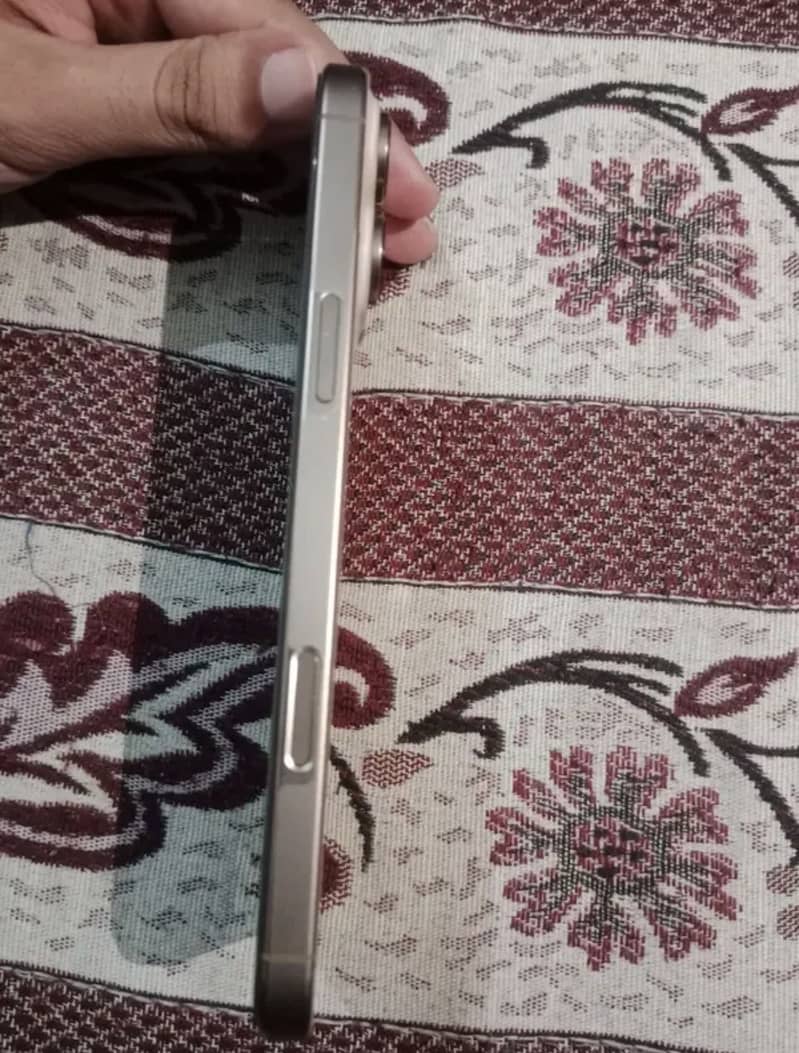 Apple iPhone 16 Pro Max 0