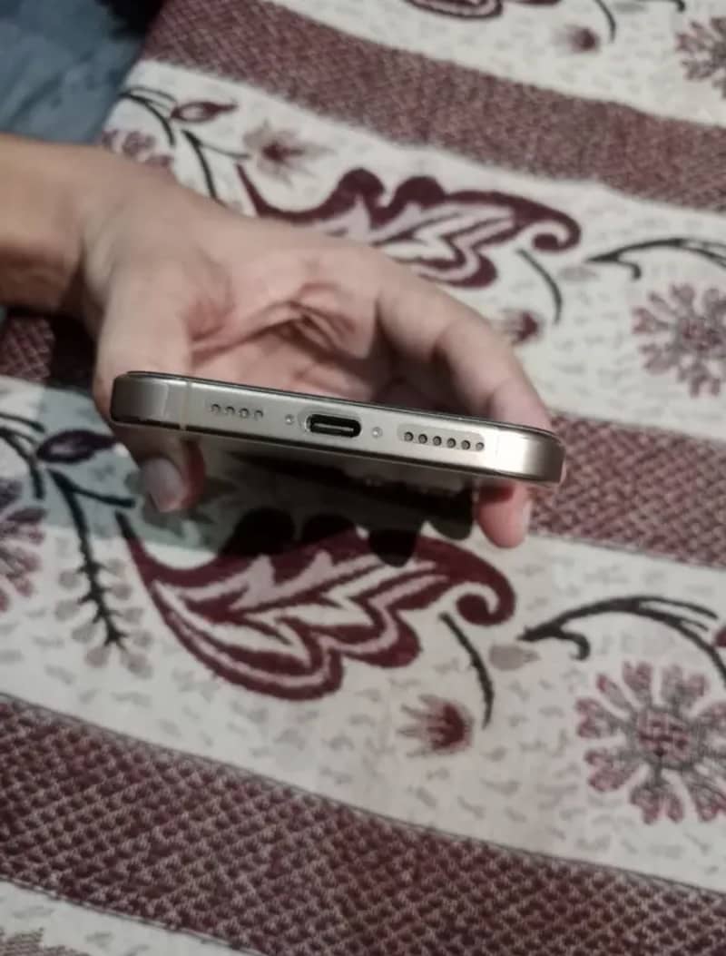 Apple iPhone 16 Pro Max 3