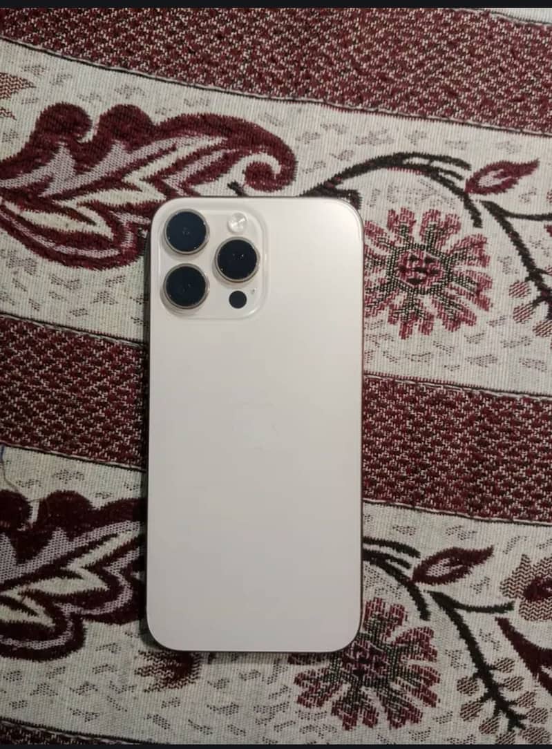 Apple iPhone 16 Pro Max 4