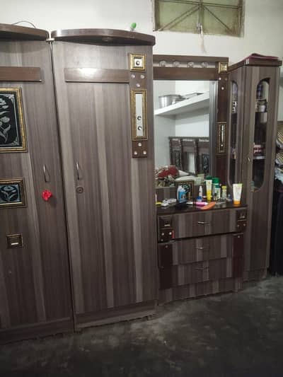Bedroom set (Almari , dressing, side tables ,bed and divider) for sell