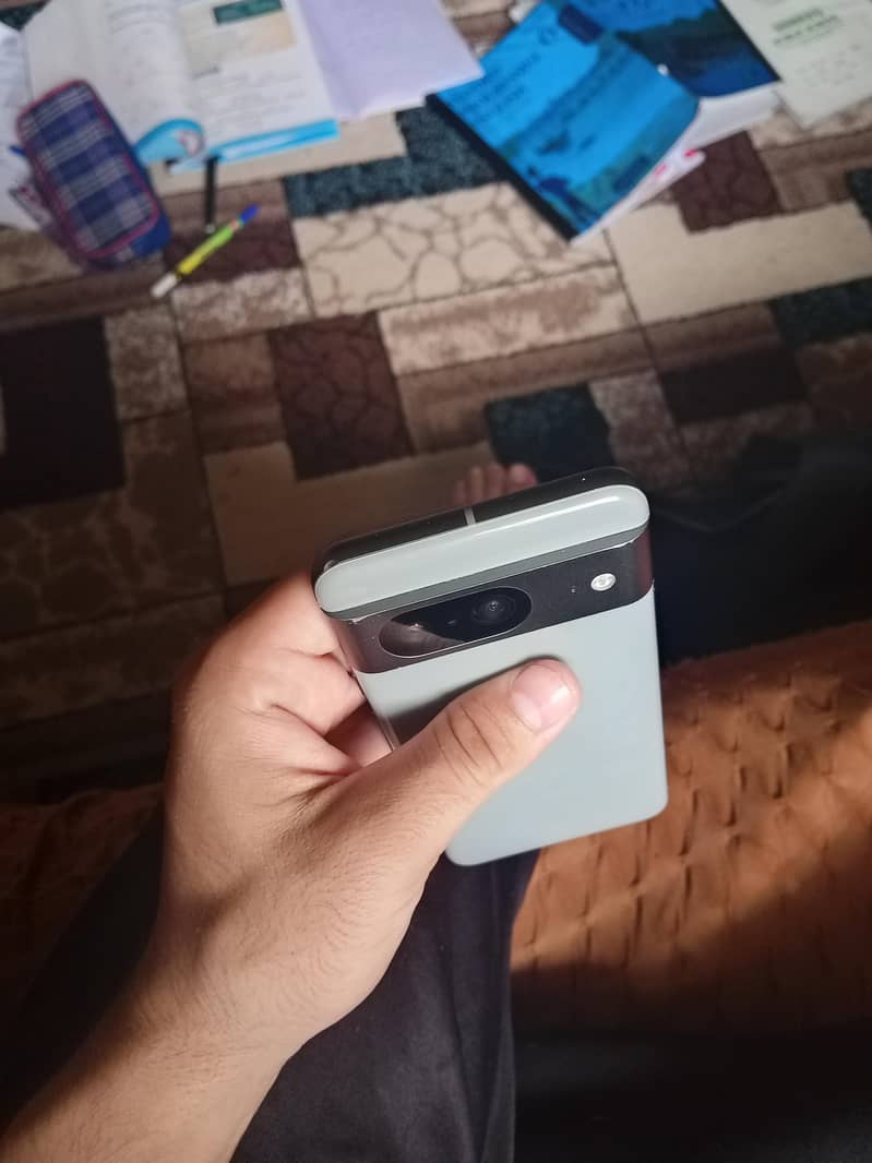 Google Pixel 8 2