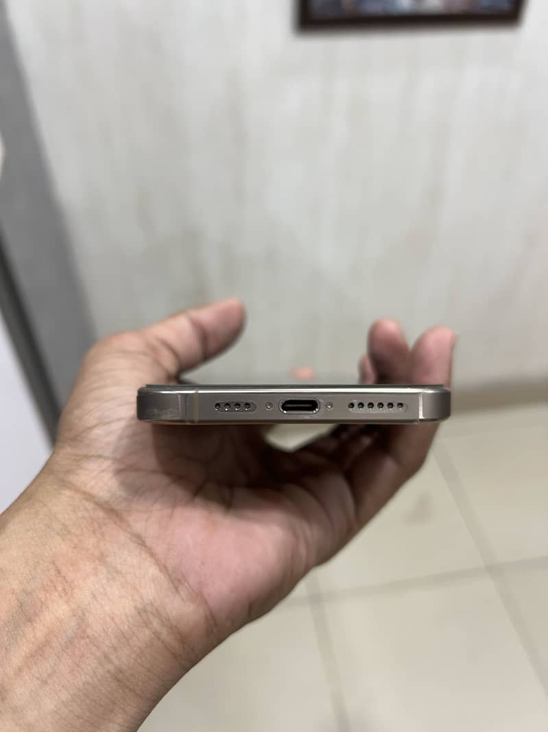 Apple iPhone 16 Pro Max 5