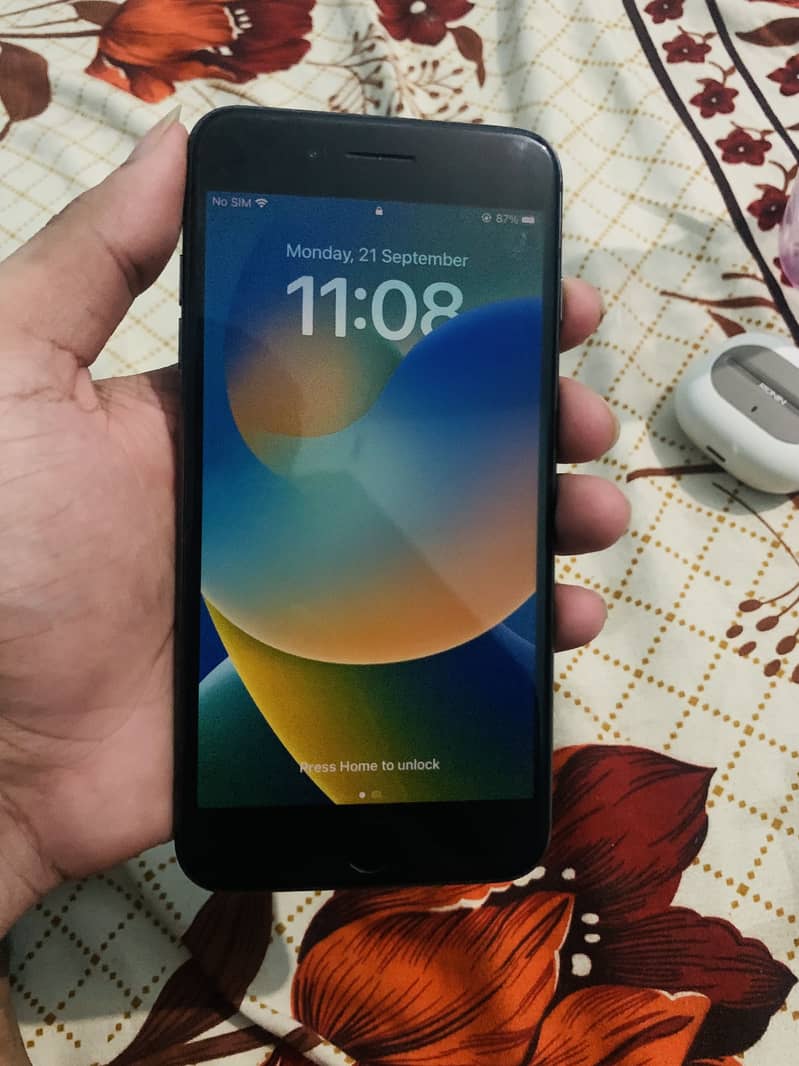 Apple iPhone 8 Plus 0