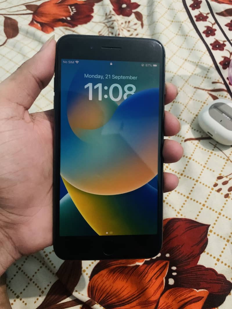 Apple iPhone 8 Plus 1