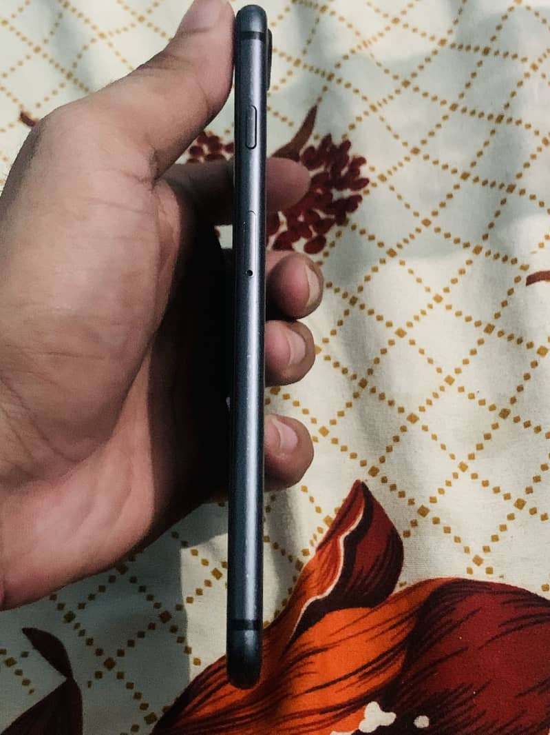 Apple iPhone 8 Plus 2