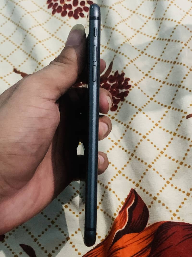 Apple iPhone 8 Plus 3