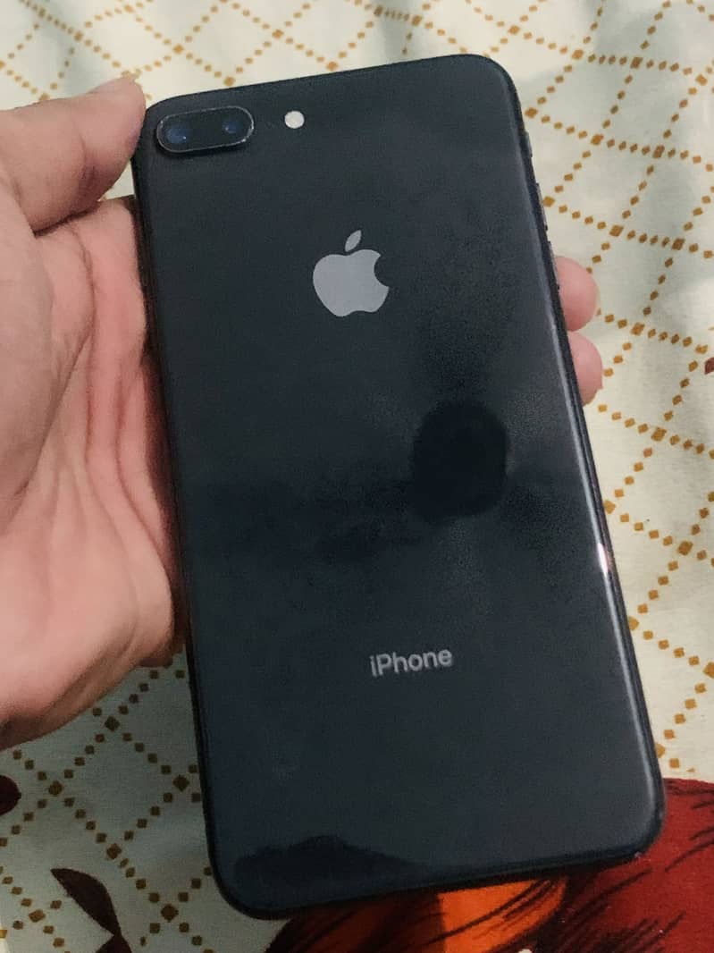 Apple iPhone 8 Plus 4