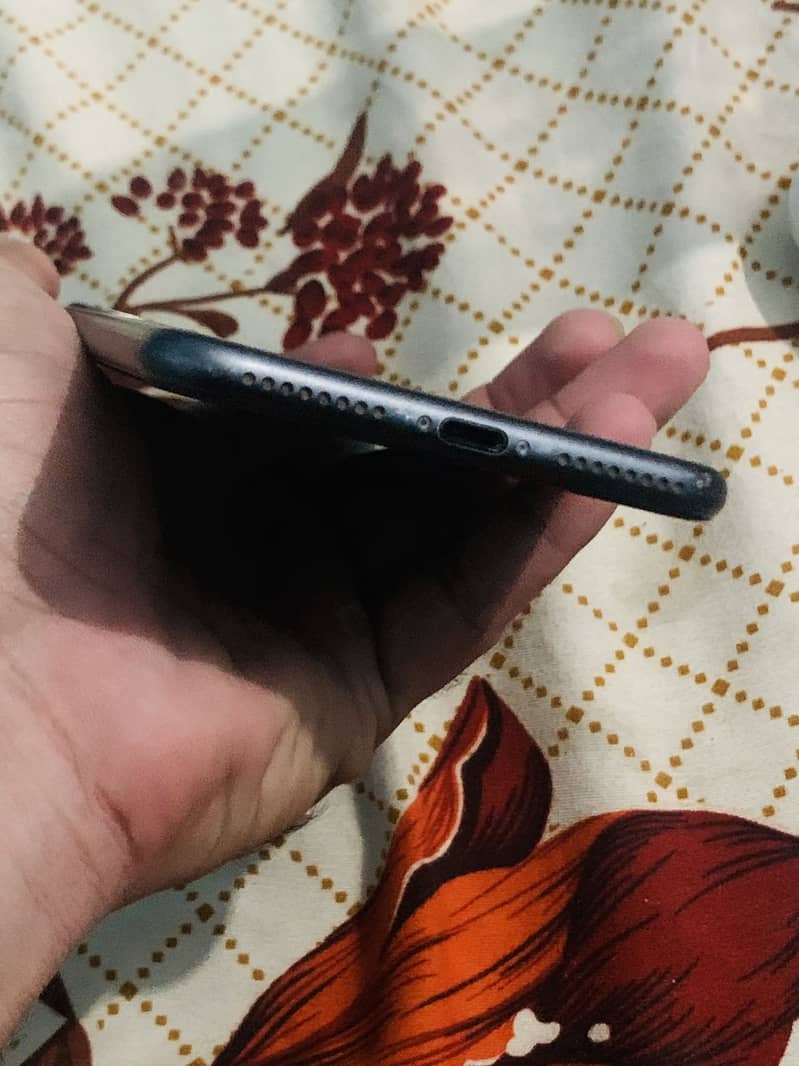 Apple iPhone 8 Plus 5