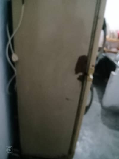 Pel refrigerator medium excellent cooling