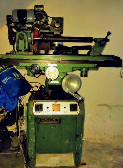 Astra A. R. 5 E/ET Universal Tool Cutter and Grinding Machine