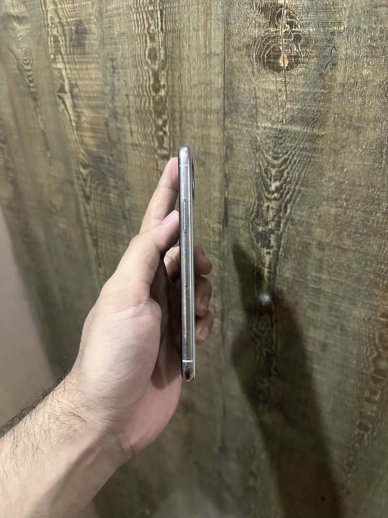 Apple iPhone 11 Pro 2