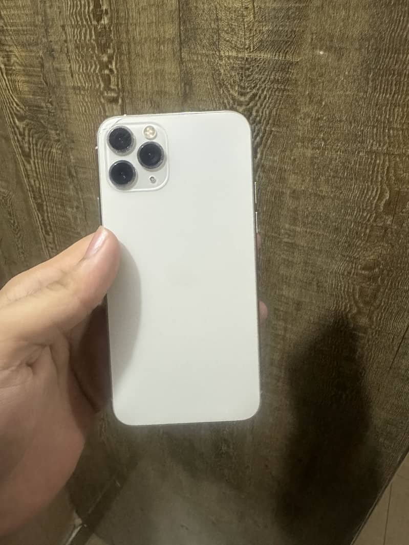 Apple iPhone 11 Pro 4