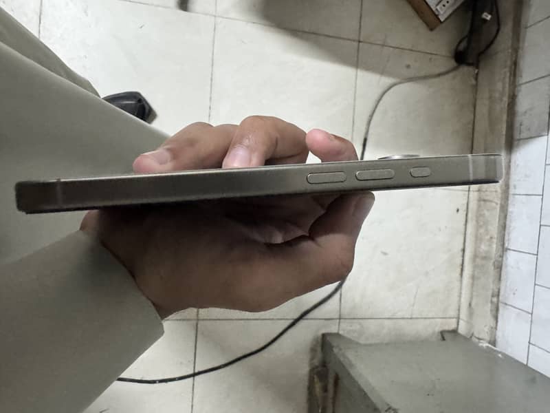 Apple iPhone 15 Pro 2