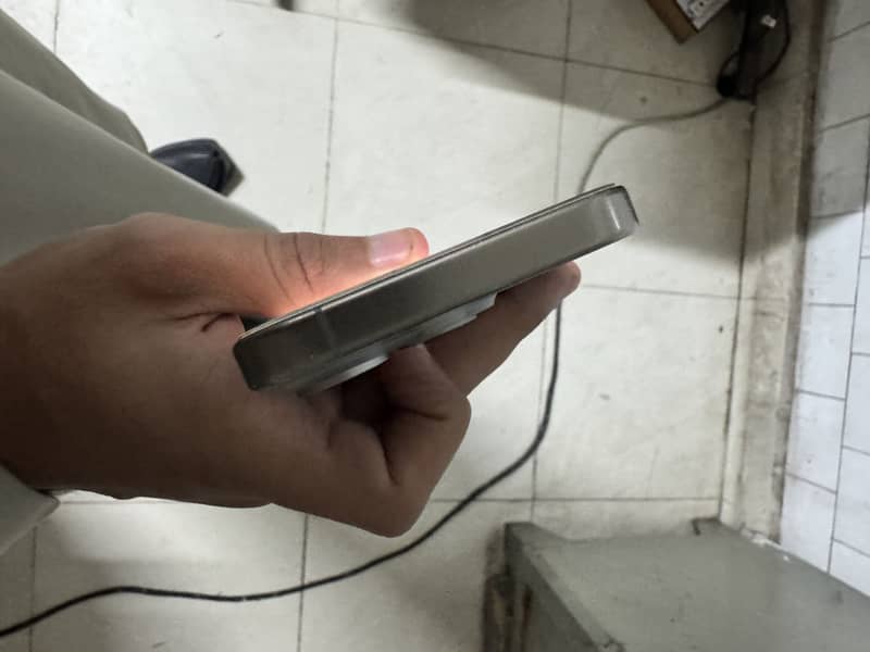 Apple iPhone 15 Pro 4