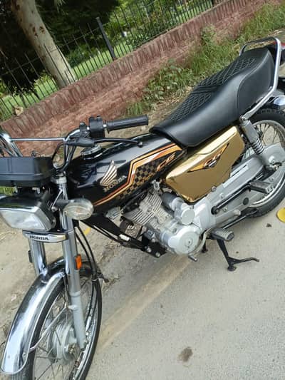 Hond CG 125 Gold Eddition