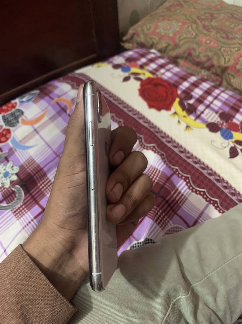 Apple iPhone X 5