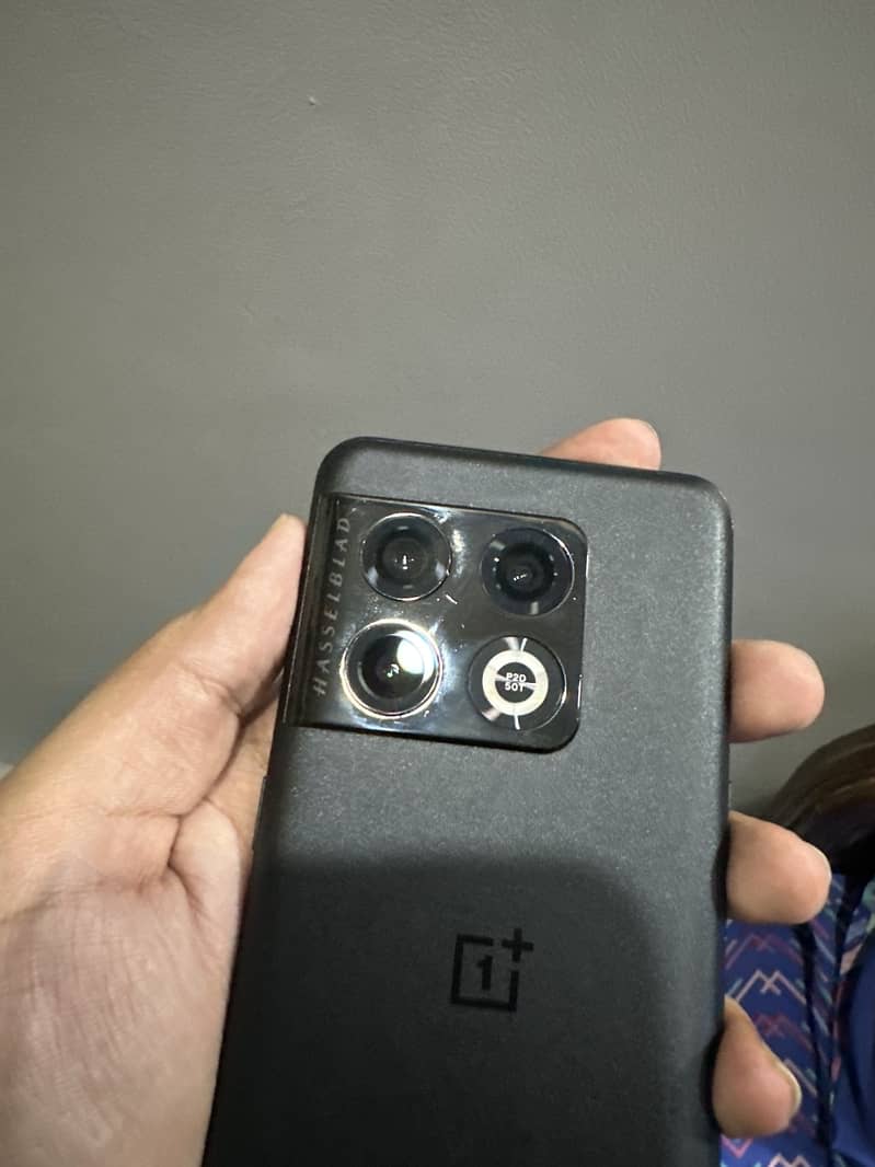 One Plus 10 Pro 4