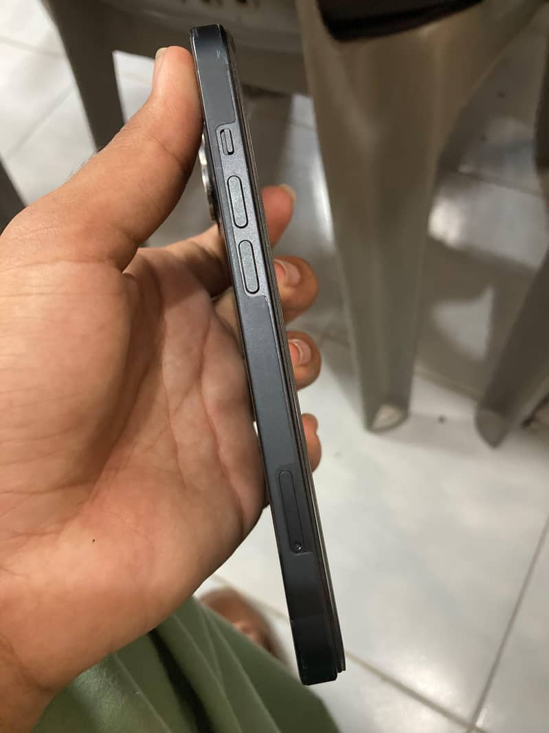 Apple iPhone 13 2