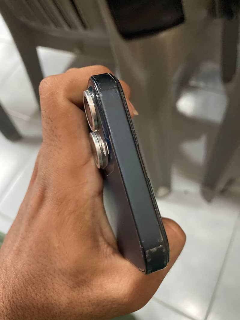 Apple iPhone 13 4