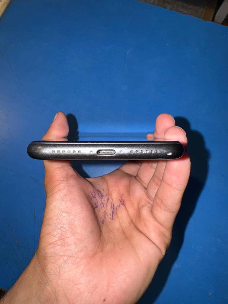 Apple iPhone 11 7