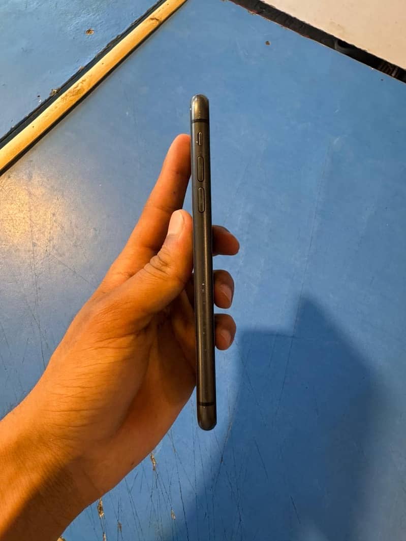 Apple iPhone 11 8