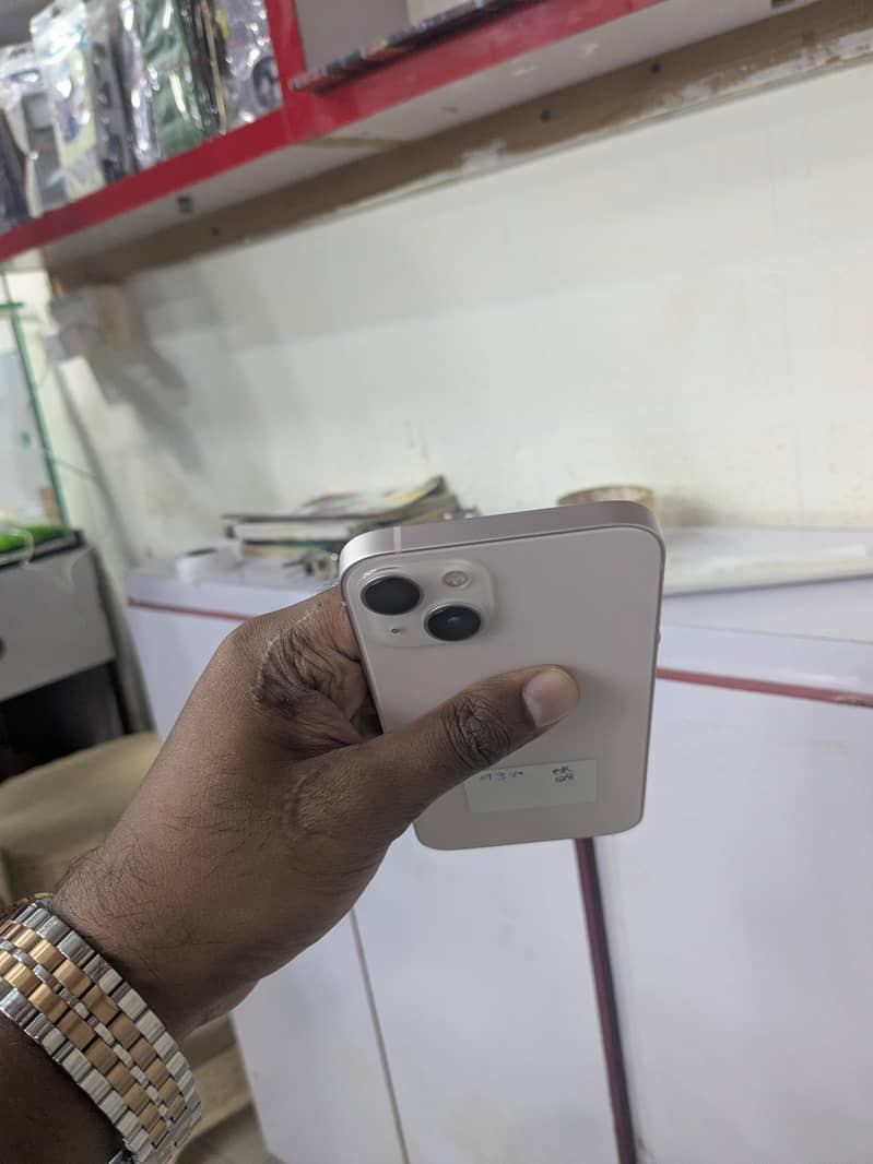 Apple iPhone 13 4