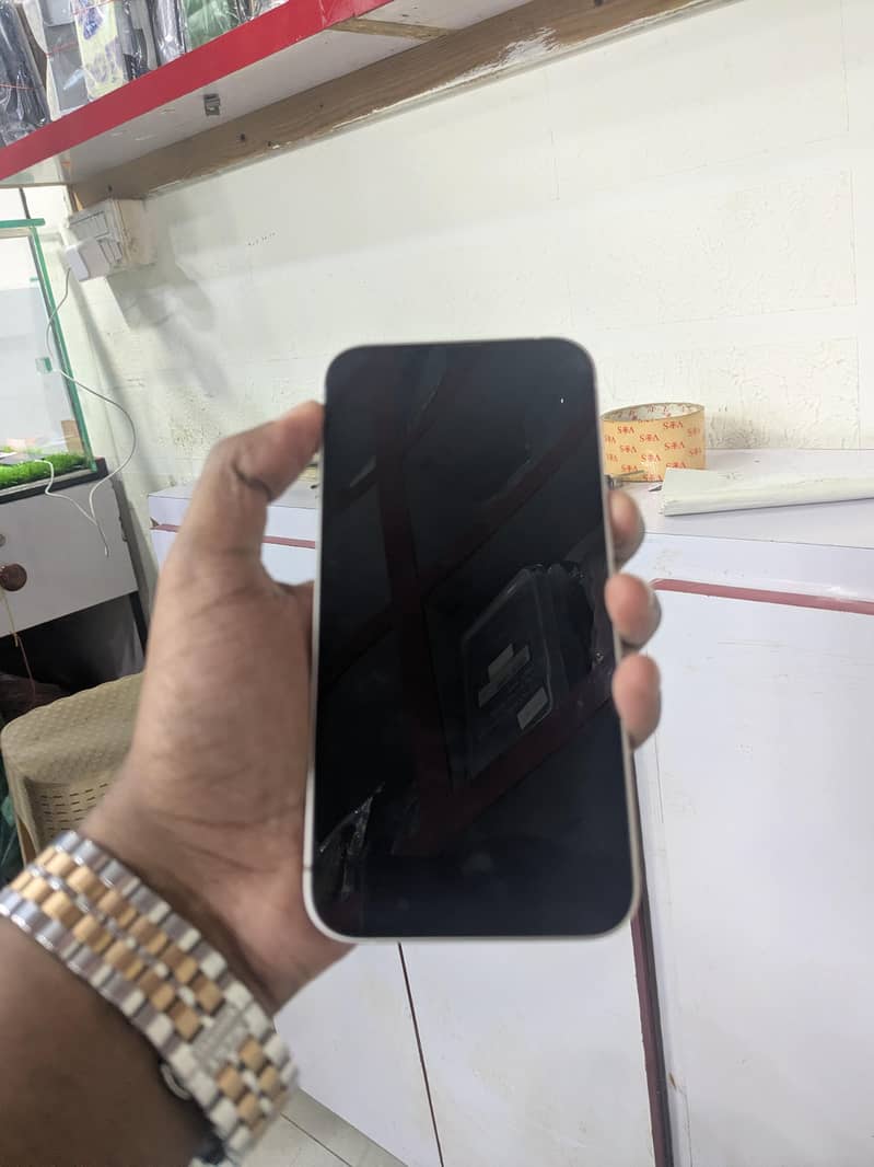 Apple iPhone 13 5