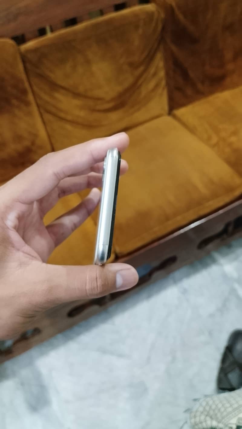 Apple iPhone X 3