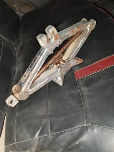 car jack corolla