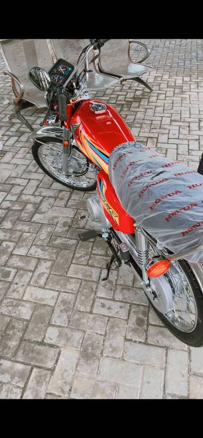 Honda 125 just 600km