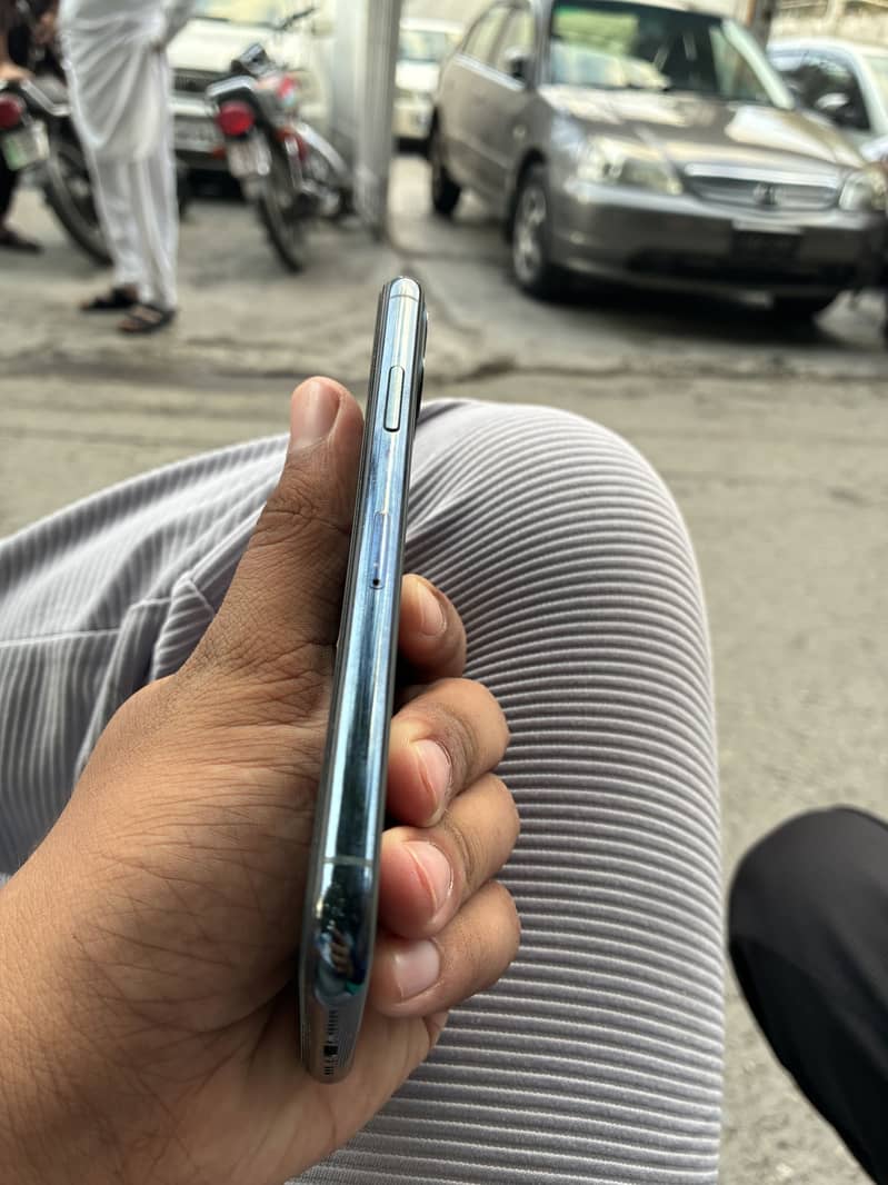 Apple iPhone 11 Pro 3
