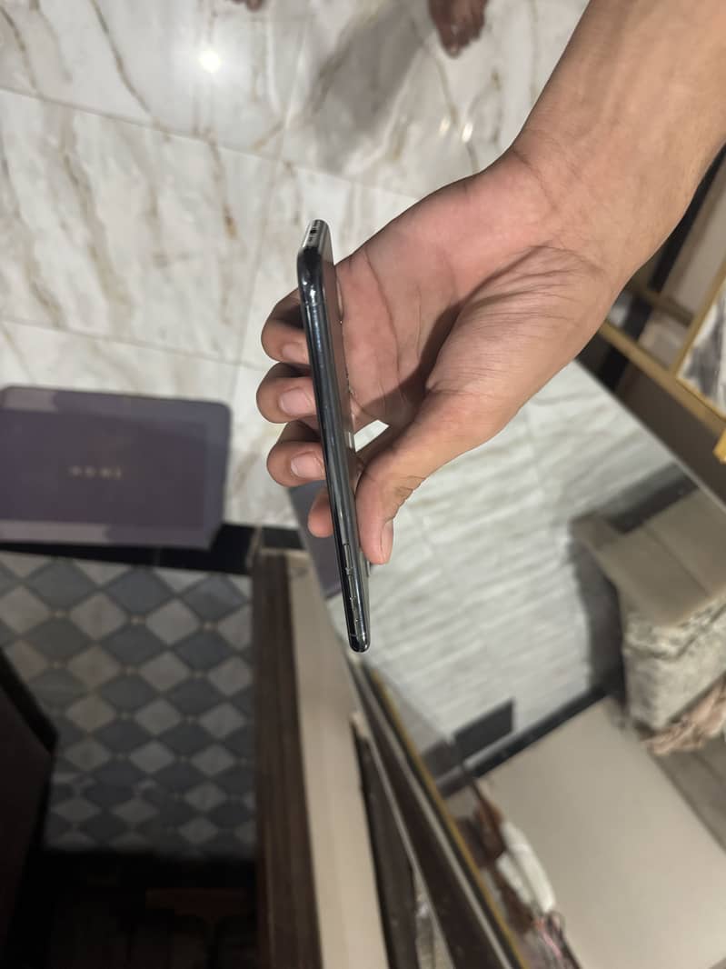 Apple iPhone 11 Pro Max 2