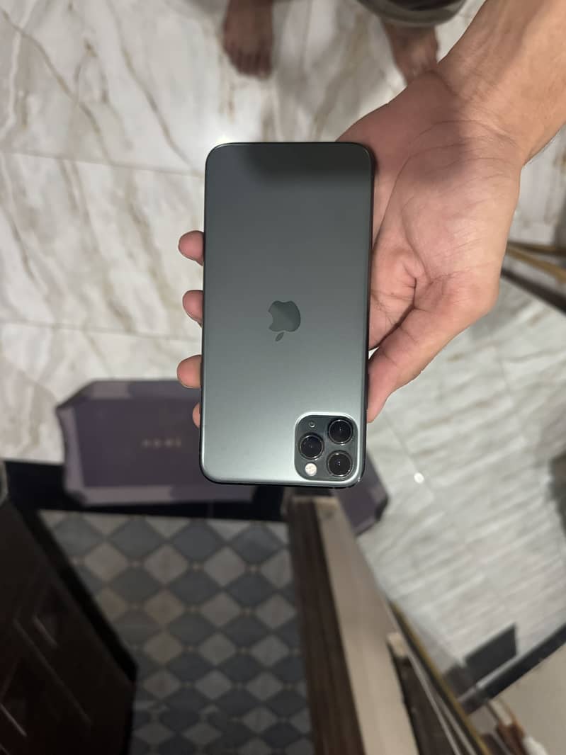 Apple iPhone 11 Pro Max 4