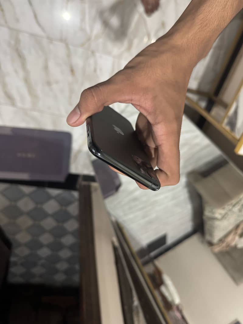 Apple iPhone 11 Pro Max 5