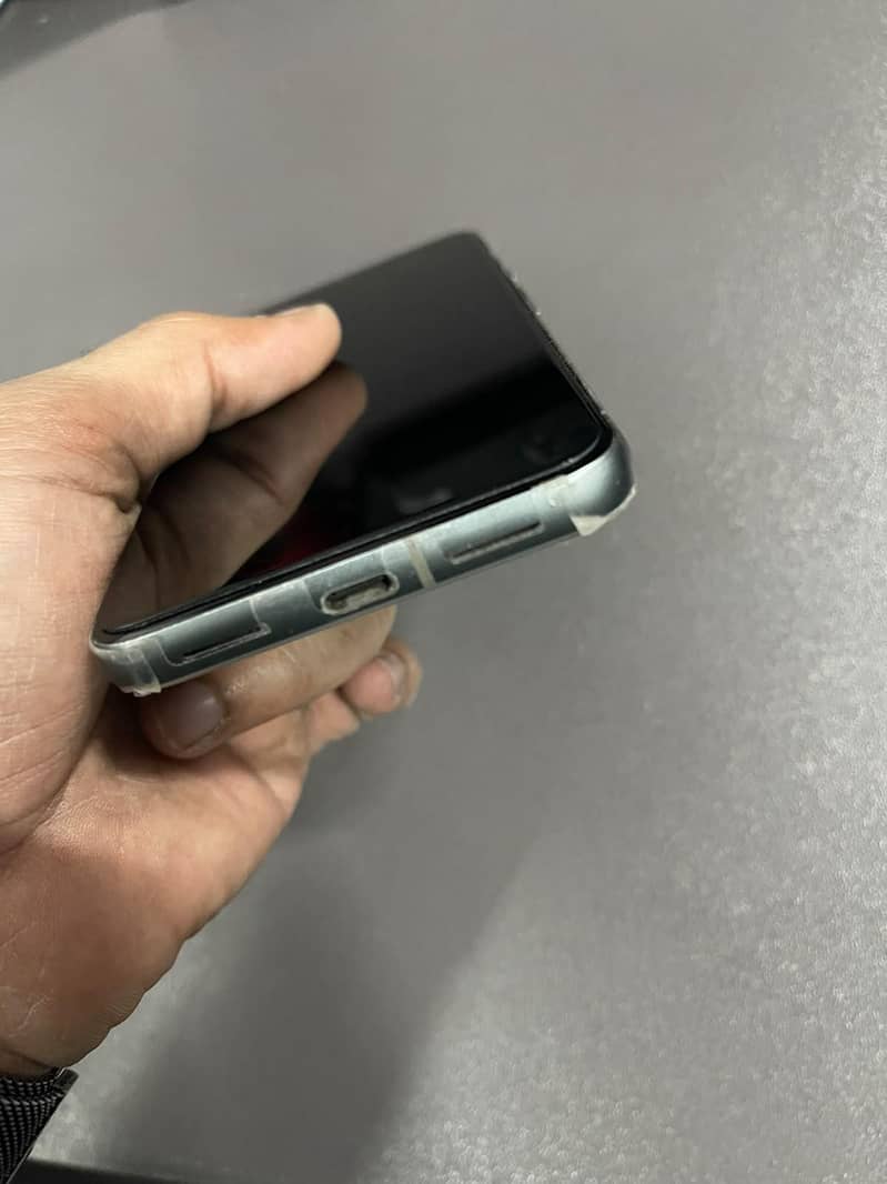 Google Pixel 8 4