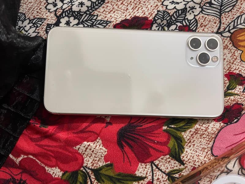 Apple iPhone 11 Pro Max 2