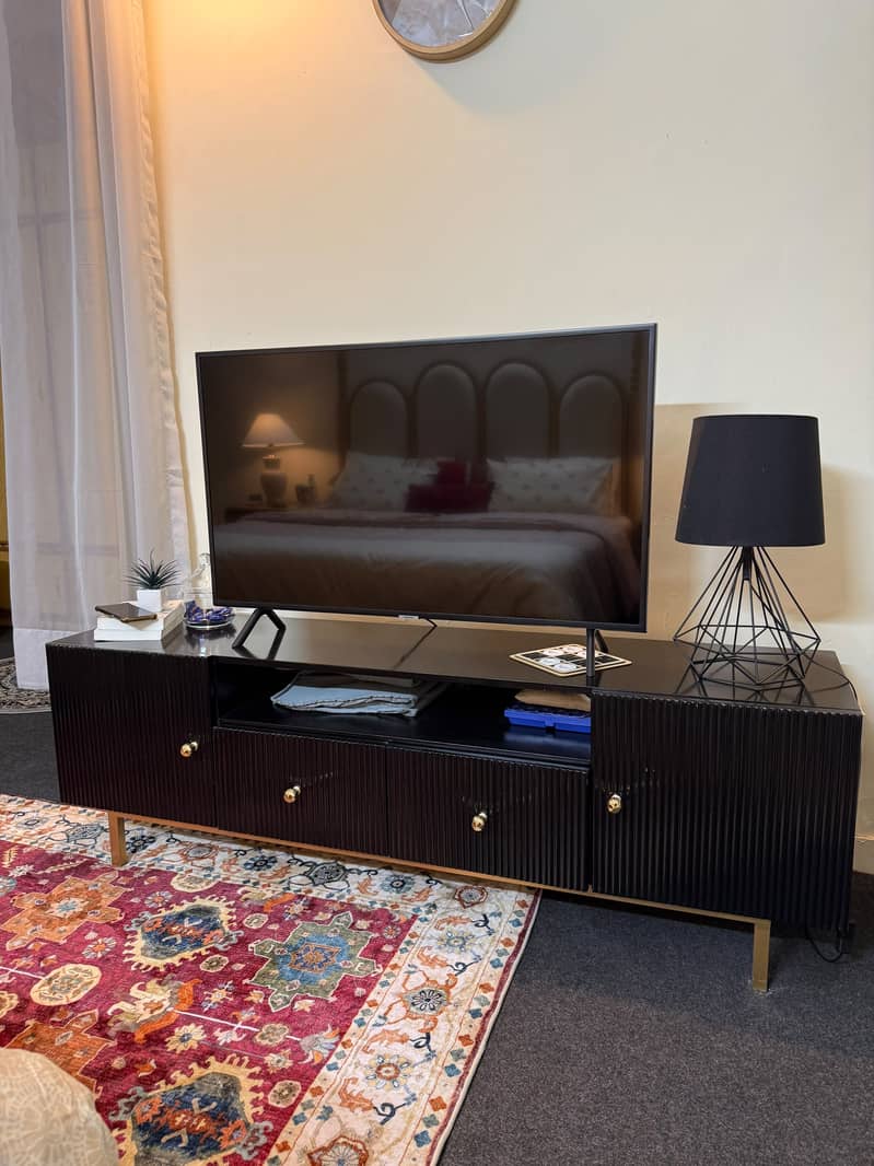 TV Console 0