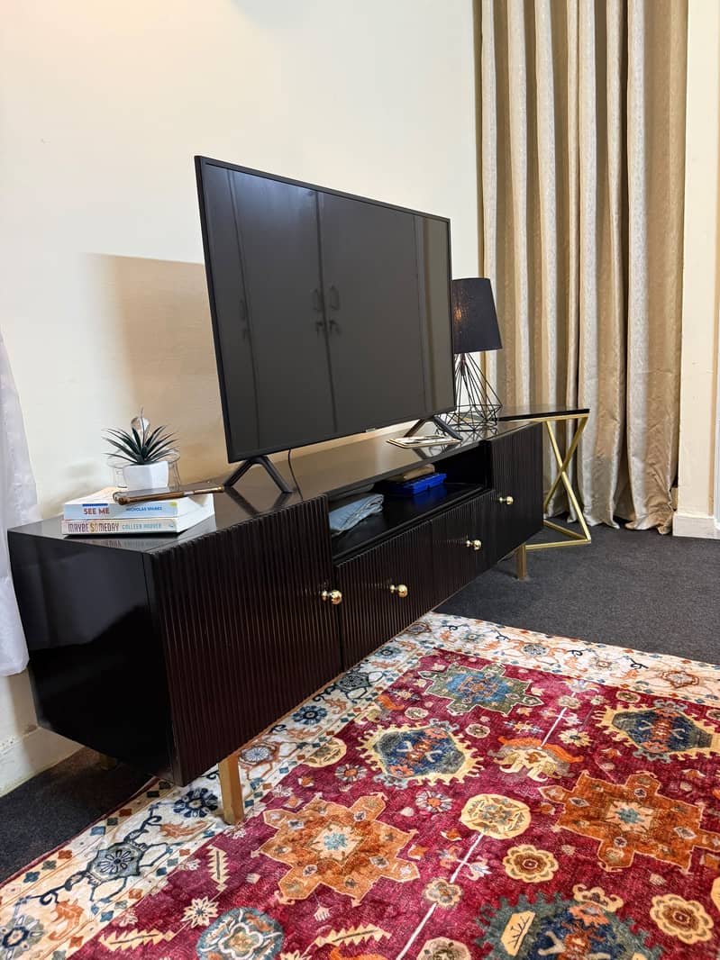 TV Console 1