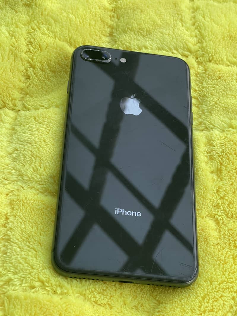 Apple iPhone 8 Plus 3