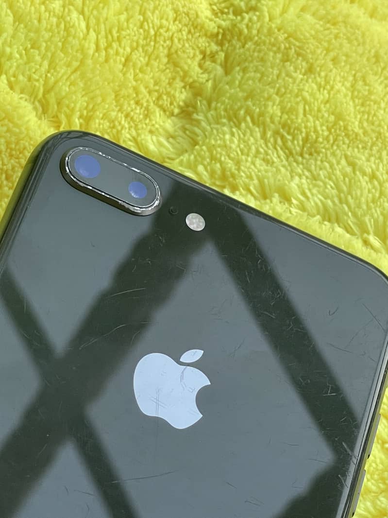 Apple iPhone 8 Plus 4