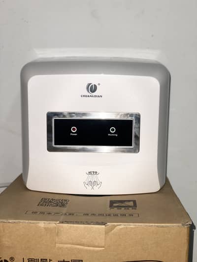 Automatic high speed hand dryer