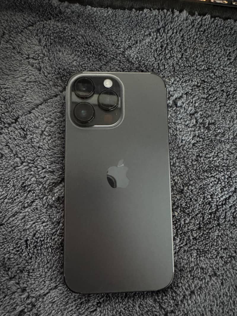Apple iPhone 14 Pro Max 1