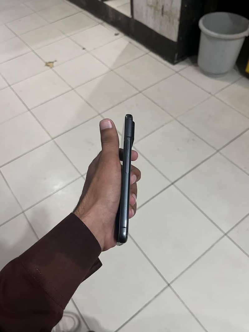 Google Pixel 8 4