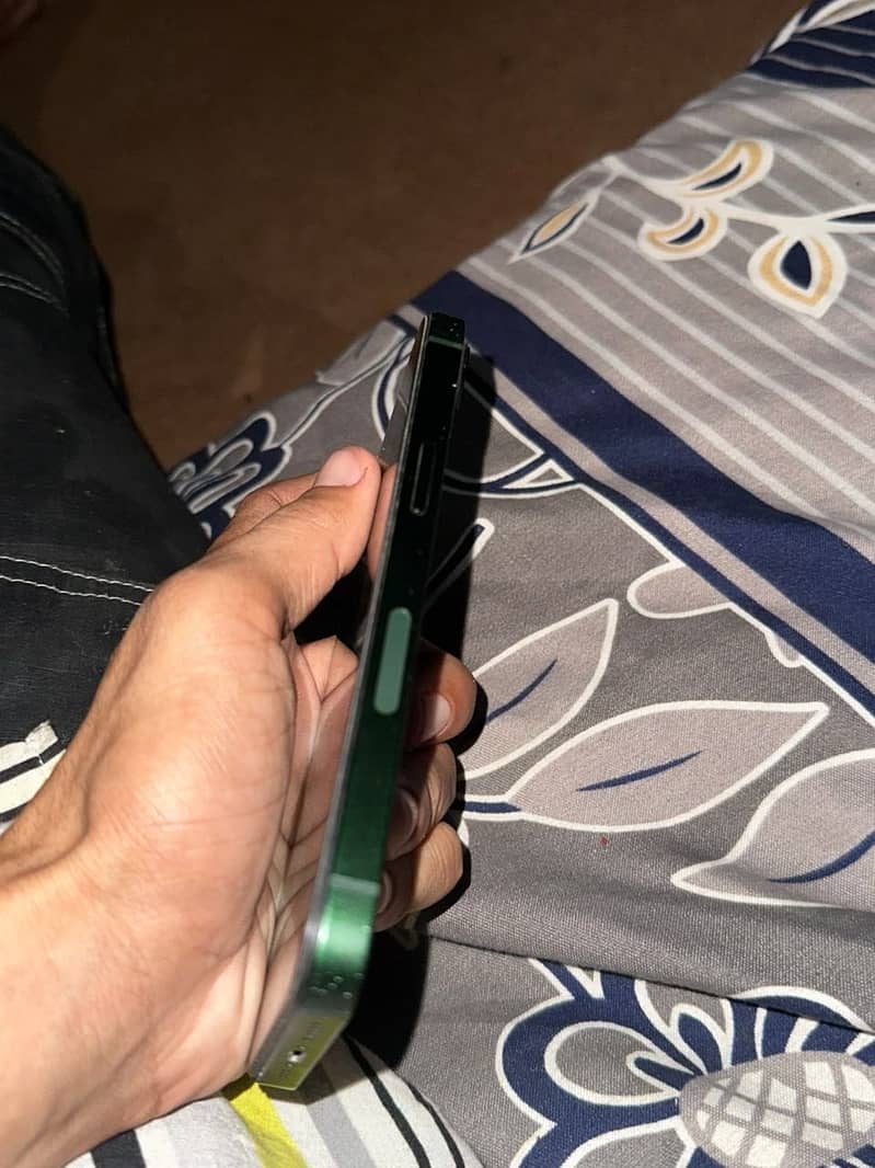 Apple iPhone 13 1