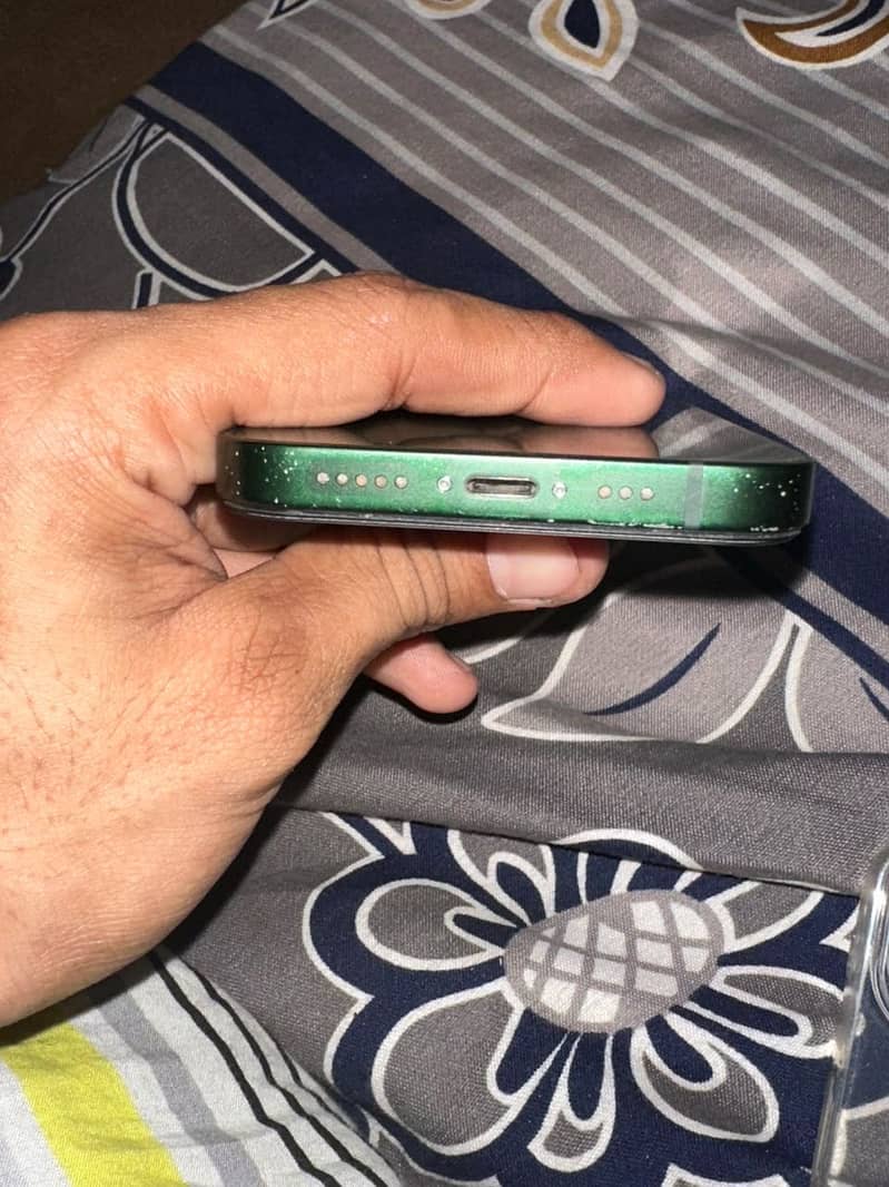 Apple iPhone 13 5