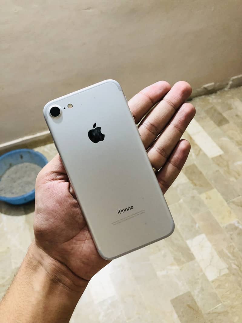 Apple iPhone 7 1