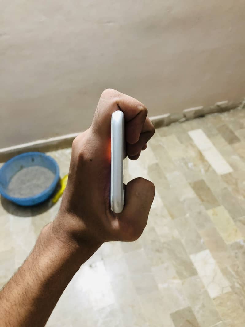 Apple iPhone 7 3